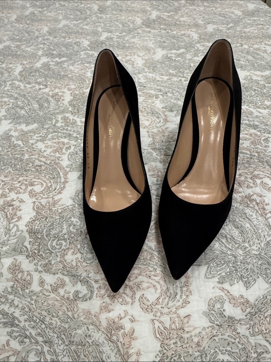 Gianvito Rossi Shoes - Gianvito Rossi Black Pointed Toe Pumps